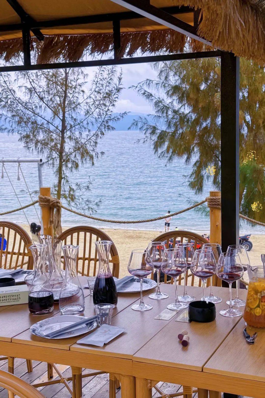 滩营地3000平草坪连大海 玩一天都不够AG真人直营深圳大鹏藏了一座东南亚风情沙(图2)